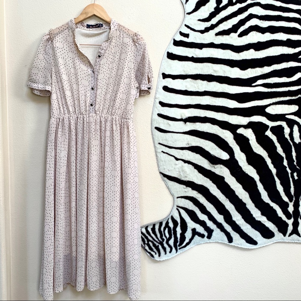 SHORT  SLEEVE MIDI DRESS with black dots